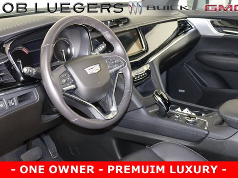Used 2025 Cadillac XT6 Premium Luxury image 10