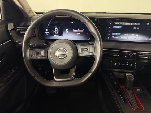 Used 2025 Nissan Kicks SR FWD image 12