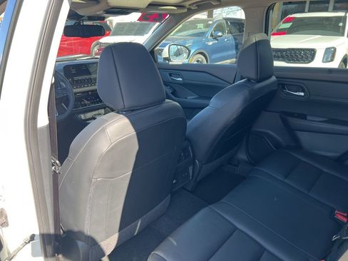 Used 2023 Nissan Rogue SL w/ SL Premium Package image 10