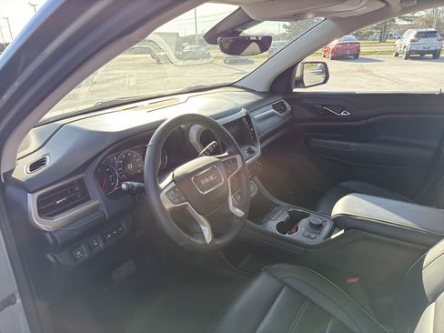 Used 2023 GMC Acadia Denali w/ Denali Technology Package FWD image 17