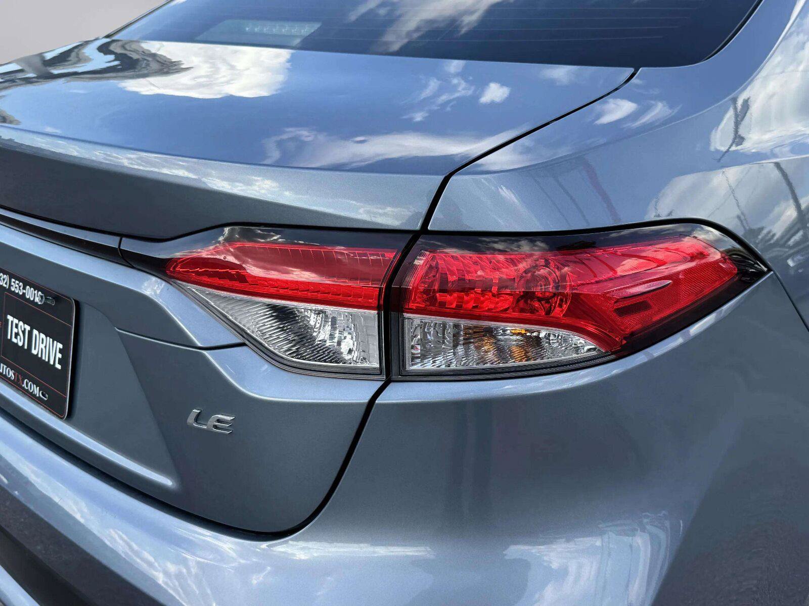 Used 2020 Toyota Corolla LE FWD image 15