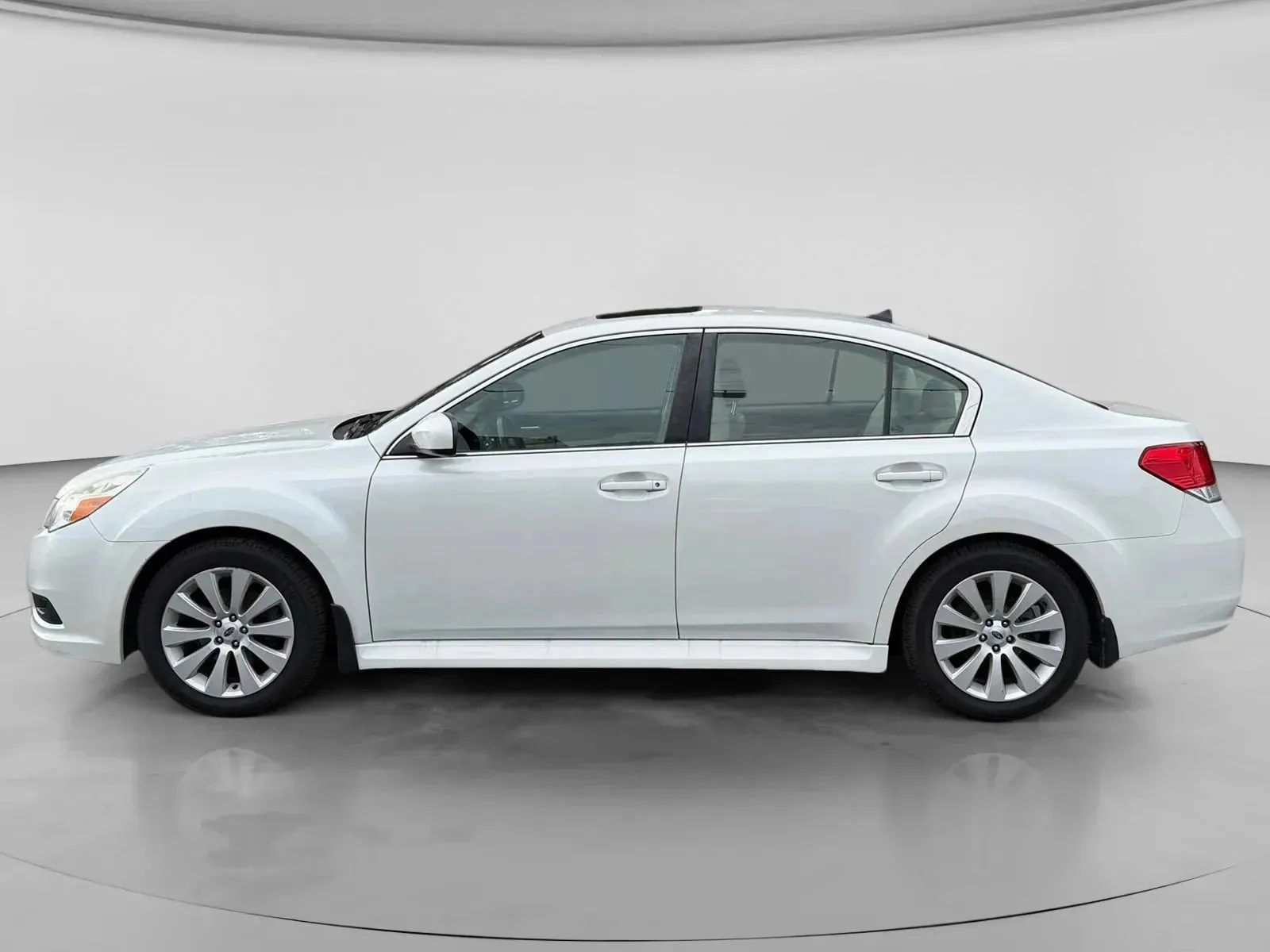 Used 2011 Subaru Legacy 2.5i Limited AWD/4WD image 2