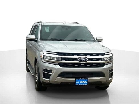 Used 2023 Ford Expedition Limited image 3