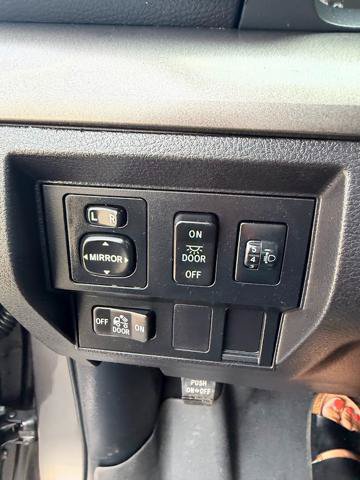 Used 2014 Toyota Tundra SR5 w/ SR5 Upgrade Package AWD/4WD image 19