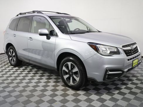 Used 2017 Subaru Forester 2.5i Limited AWD/4WD image 8