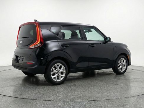 Used 2025 Kia Soul LX w/ LX Technology Package image 9