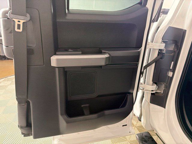 Used 2016 Ford F150 XLT w/ Equipment Group 302A Luxury AWD/4WD image 33