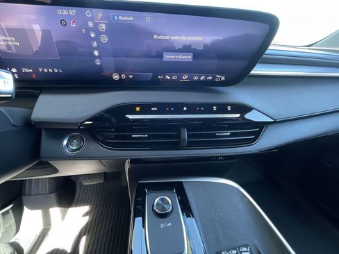 Certified 2025 Buick Enclave Sport Touring w/ Power Package FWD image 33