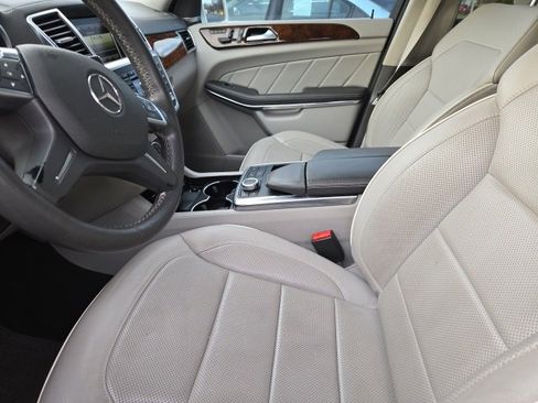 Used 2013 Mercedes-Benz GL 550 4MATIC image 2