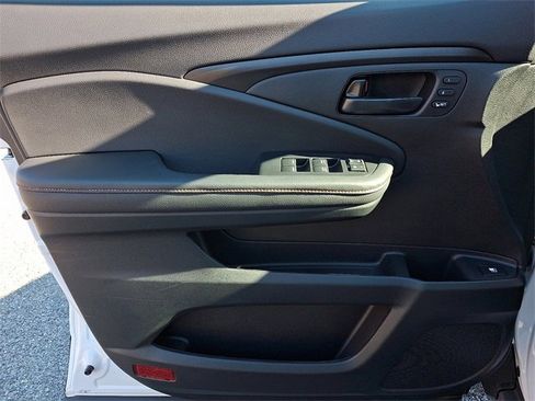 Certified 2025 Honda Ridgeline TrailSport+ image 12