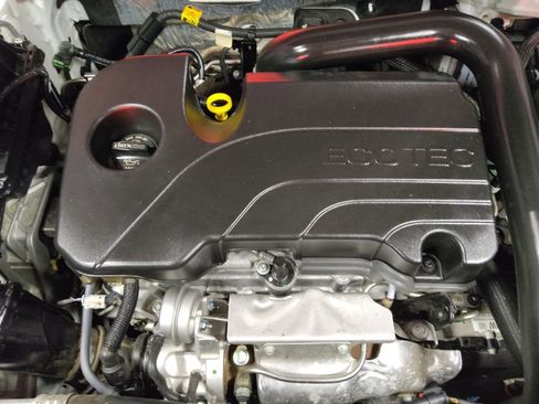 Used 2024 Chevrolet Equinox LS w/ Driver Confidence II Package FWD image 30