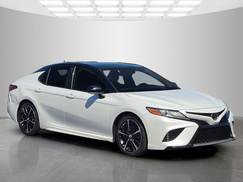 Used 2019 Toyota Camry XSE image 5