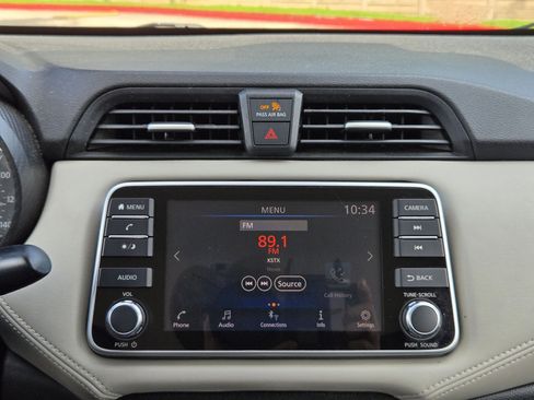 Used 2020 Nissan Versa SV FWD image 17