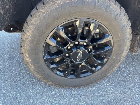 Used 2025 Chevrolet Silverado 3500 LTZ w/ LTZ Plus Package AWD/4WD image 16