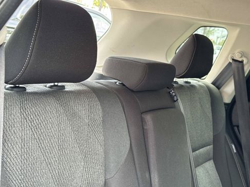 Used 2025 Nissan Rogue SV AWD/4WD image 26