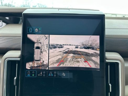 Used 2025 GMC Yukon Denali w/ Sun & Power Step Package image 7