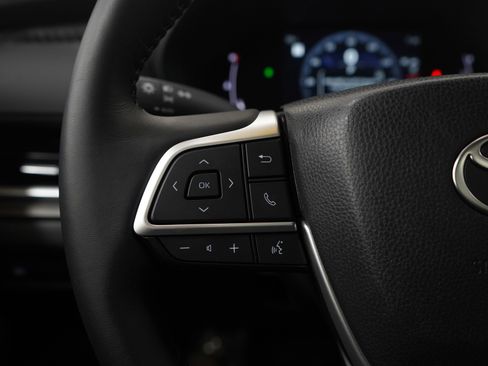 Used 2025 Toyota Grand Highlander AWD image 25