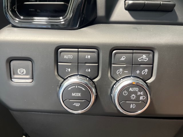 Used 2024 GMC Sierra 1500 AT4 w/ Technology Package AWD/4WD image 15