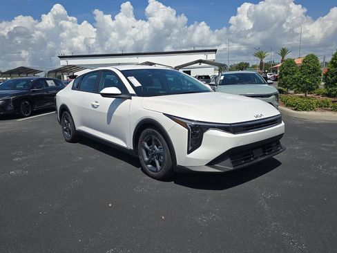 New 2026 Kia K4 FWD image 2