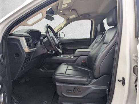 Used 2024 Ford Expedition Max XLT image 10