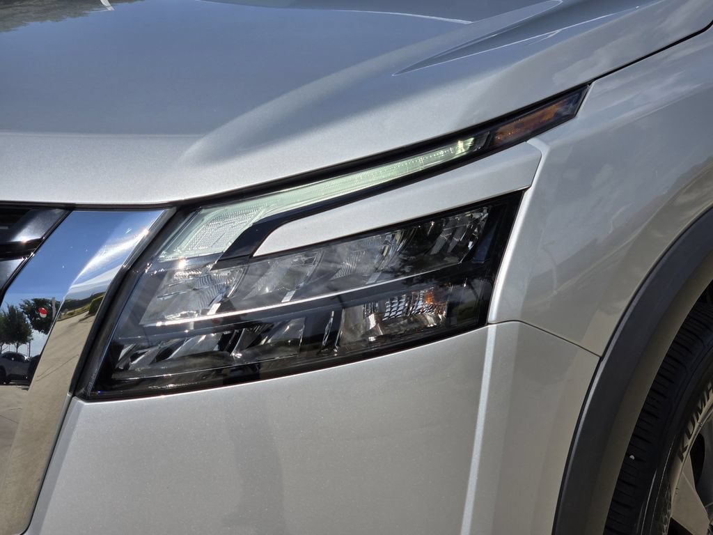 Used 2024 Nissan Pathfinder SV FWD image 6