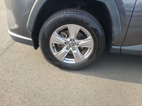 Certified 2022 Toyota RAV4 LE AWD/4WD image 9