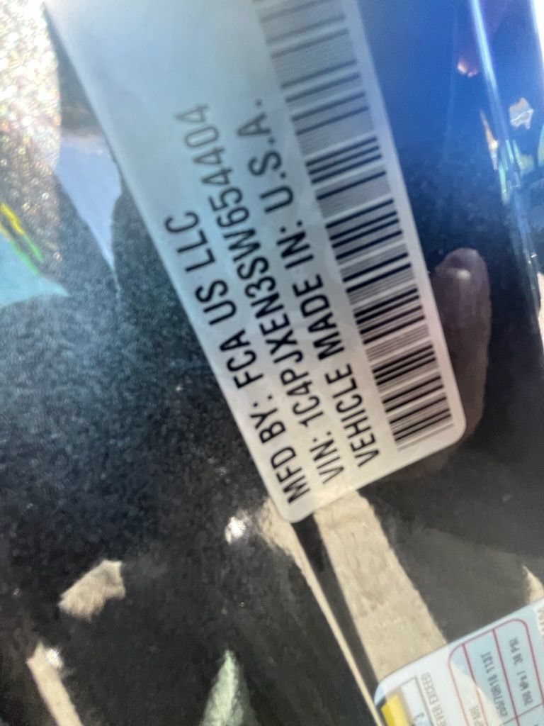 Used 2025 Jeep Wrangler Unlimited Sahara AWD/4WD image 6