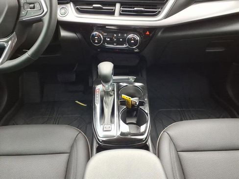 Used 2024 Chevrolet Trax ACTIV w/ Sunroof Package image 11