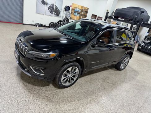 Used 2019 Jeep Cherokee Overland w/ Technology Group image 9