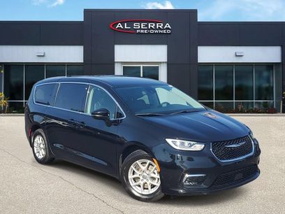 Used 2024 Chrysler Pacifica Touring-L