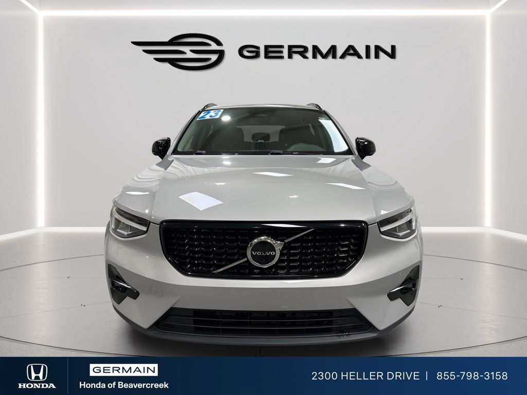 Used 2023 Volvo XC40 B4 Ultimate FWD image 3
