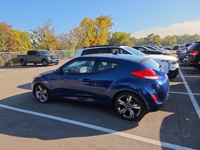 Used 2017 Hyundai Veloster Value Edition FWD image 2