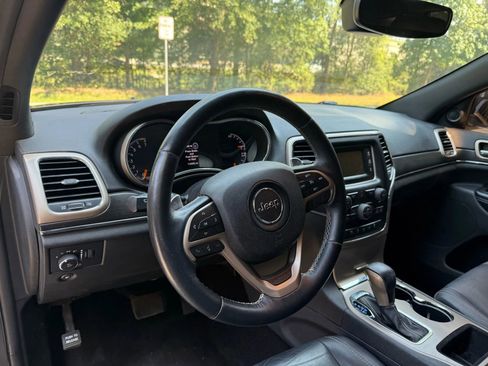 Used 2017 Jeep Grand Cherokee Limited image 11