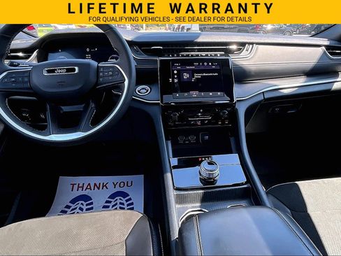 Used 2025 Jeep Grand Cherokee Altitude RWD image 16