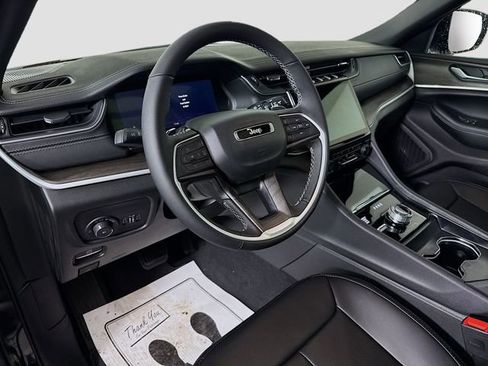 New 2025 Jeep Grand Cherokee L Limited w/ Luxury Tech Group II AWD/4WD image 9
