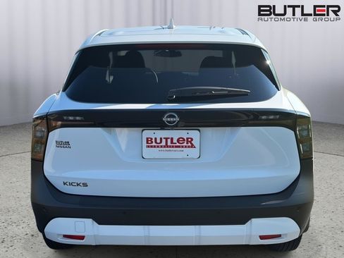 Used 2025 Nissan Kicks SV FWD image 5