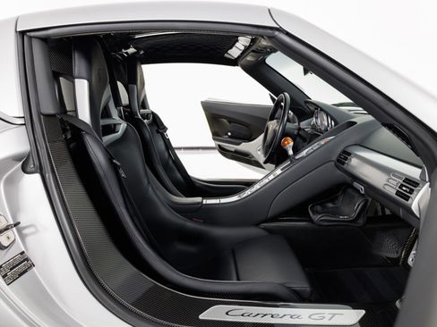 Used 2004 Porsche Carrera GT RWD image 35