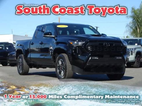 Used 2025 Toyota Tacoma TRD Sport image 1