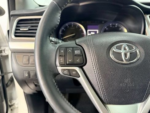 Used 2016 Toyota Highlander XLE AWD/4WD image 16