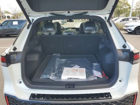 New 2026 Volkswagen Tiguan SE R-Line image 7