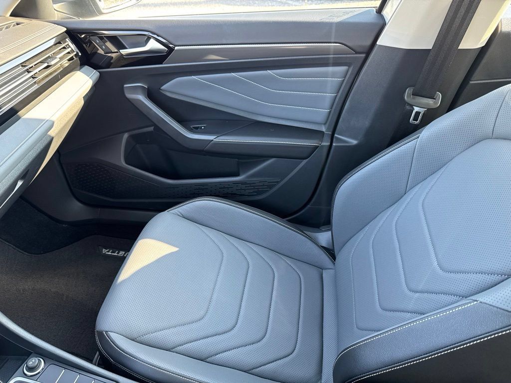 Used 2026 Volkswagen Jetta SEL FWD image 21