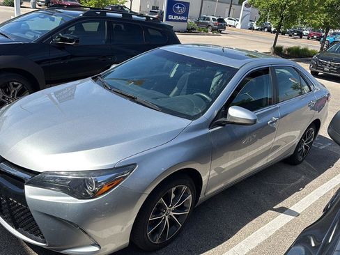 Used 2017 Toyota Camry XSE w/ Moonroof Package FWD image 4