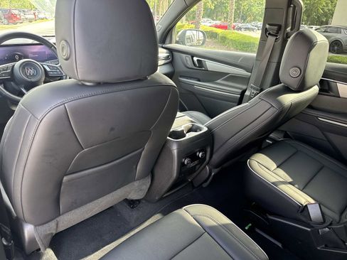 Used 2025 Buick Enclave Preferred FWD image 12