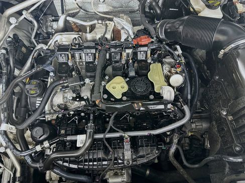 Used 2025 Volkswagen Atlas SE image 35