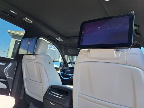 New 2026 Cadillac Escalade ESV Platinum Sport w/ LPO, ONYX Package image 32