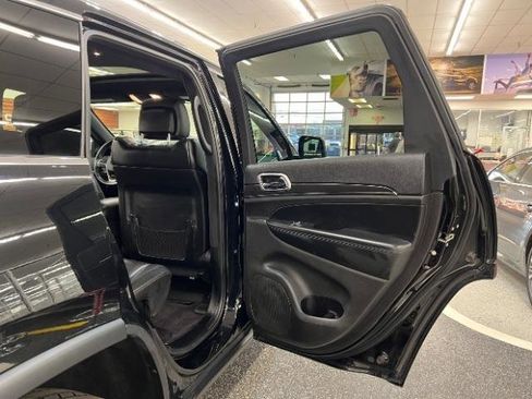 Used 2018 Jeep Grand Cherokee Limited image 37