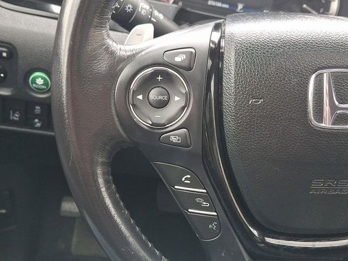 Used 2017 Honda Pilot Touring image 9