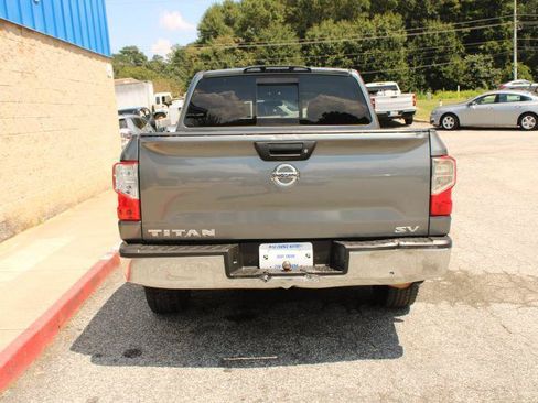 Used 2017 Nissan Titan SV RWD image 5