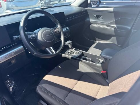 Used 2025 Hyundai Kona SEL FWD image 3