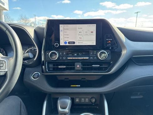 Used 2023 Toyota Highlander XLE image 12